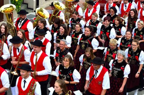 Gemeinsamer Umzug mit dem Musikverein Bernau bei der 750 Jahr Feier in Todtmoos, Foto: Manfred Schön